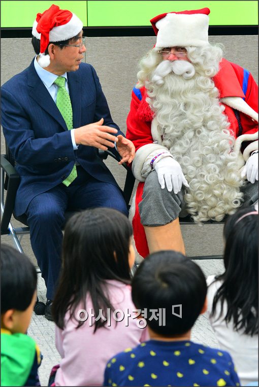 [포토]박원순 서울시장 공인 산타와 대화중