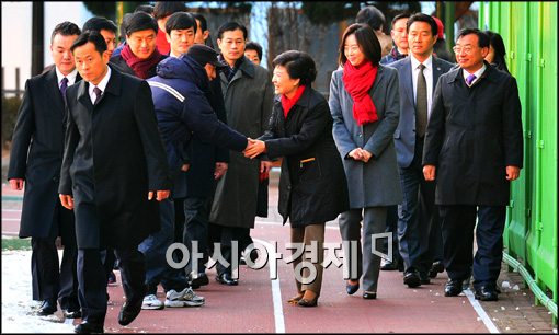[포토]투표소를 방문하는 박근혜 후보