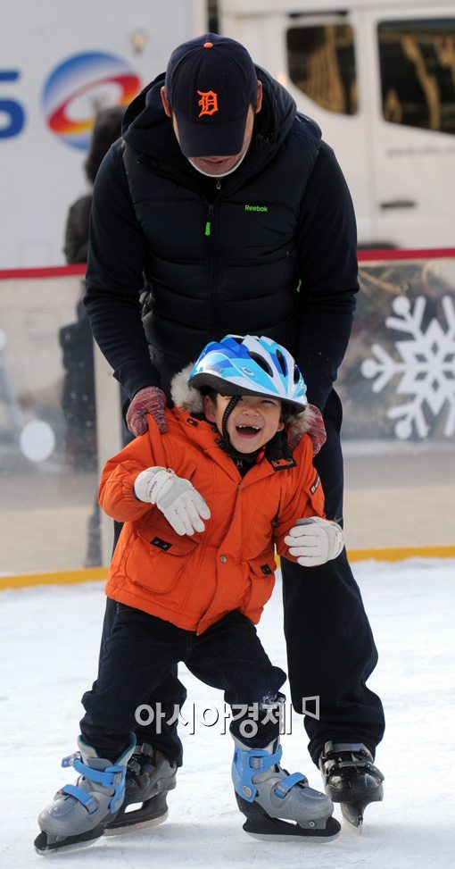 [포토]"아빠랑 스케이트 타요"