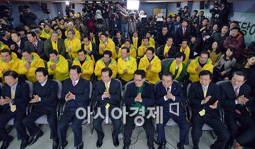 [포토]박수치는 민주통합당