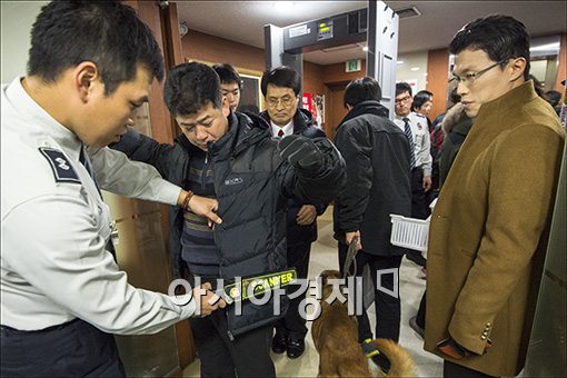 [포토]경호 강화된 새누리당 당사