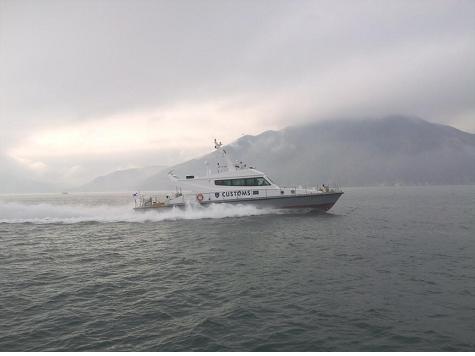 고미영 정장이 운항책임을 맡은 인천세관 소속 '남궁억호'가 서해안 해역을 감시하고 있다.