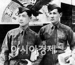 1952년 진해 육군사관학교 1학년때의 전두환, 노태우 생도