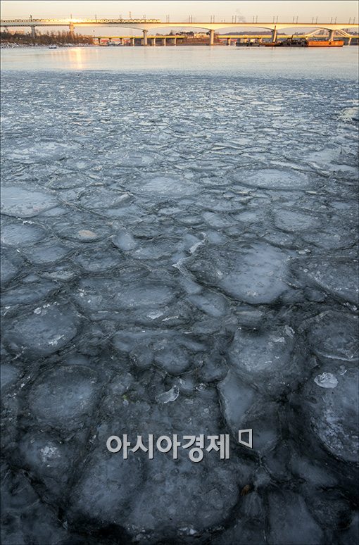 [포토]꽁꽁 얼어버린 한강