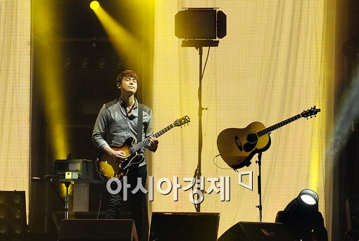 [포토]'넬' 이재경, 가슴 울리는 기타연주