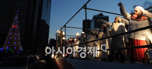 [포토]서울광장을 빛내는 성탄거리행진 