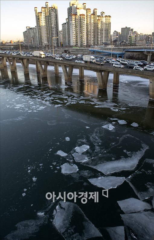 [포토]유빙으로 가득한 한강