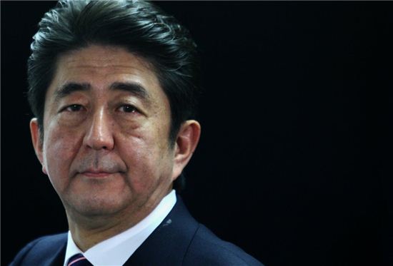 사사건건 싸우는 일본 재무성과 아베 신조 총리
