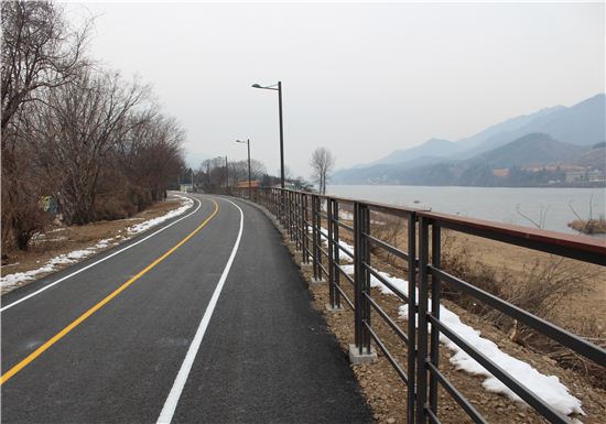 ▲북한강 자전거길은 아름다운 경치를 보여준다.[사진제공=행안부]