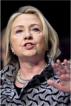 FBI, 힐러리의 모든 이메일 분석 중…경선 앞두고 악재가 될까?