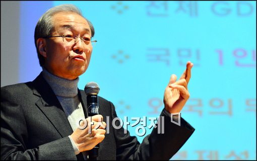 [포토]박태호 통상교섭본부장 강연 중