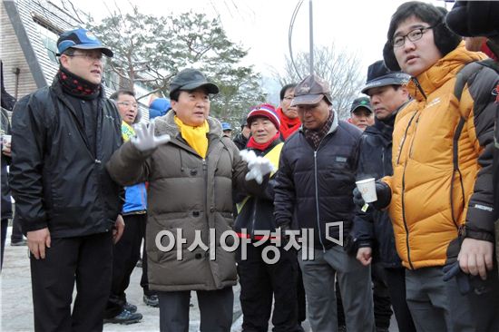 [포토]시민과 대화하는 강운태 광주시장