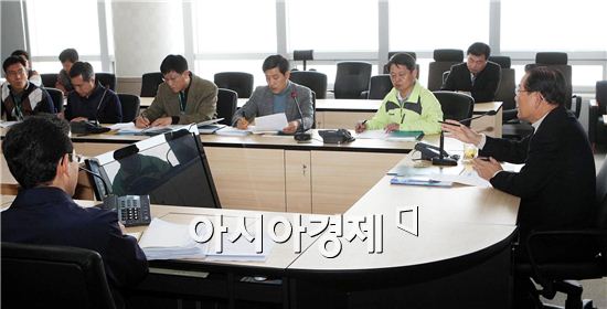 [포토]박준영 전남지사, 재난종합상황실 방문