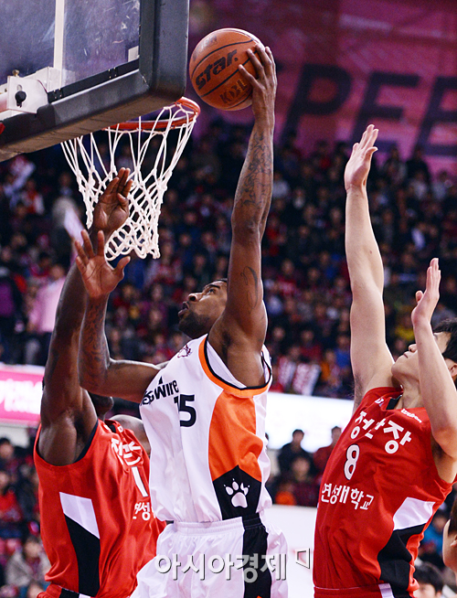 [포토] 포웰 '새해에도 농구는 계속된다'