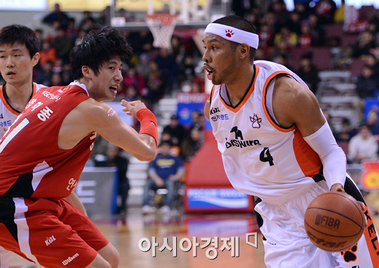 [포토] 양희종 '문태종을 막아야 하는데'