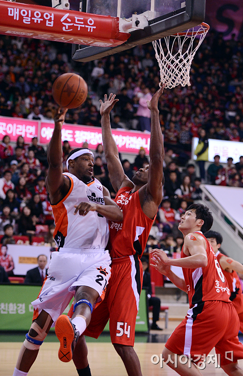 [포토] 카스토 '패스로 이어가자'