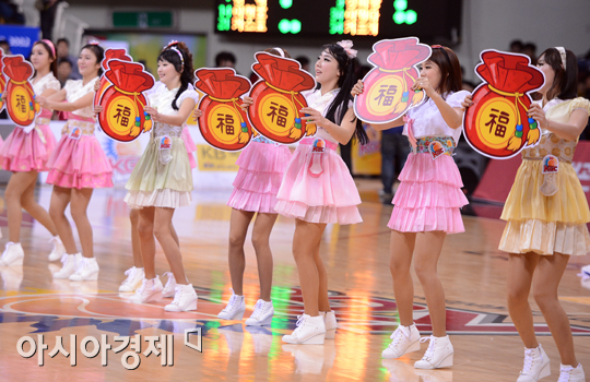 [포토] 한복 치어리더 '새해 福 많이~'