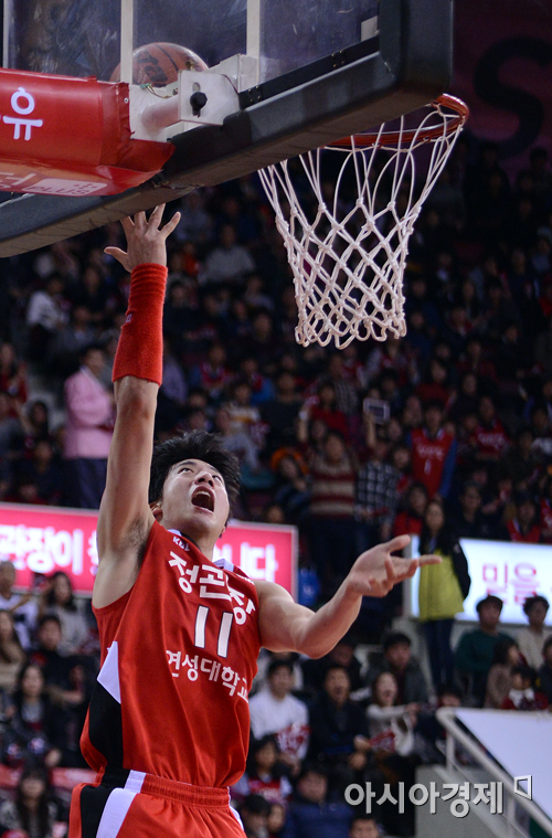 [포토] 양희종 '역습 슛!'