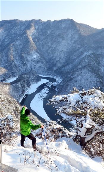 蛇行(강물이 가르쳐주네. 뱀처럼 굽이치는 지혜를)