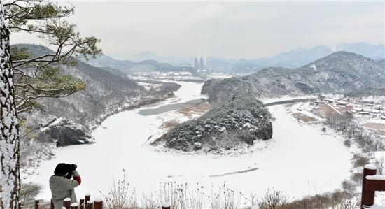 蛇行(강물이 가르쳐주네. 뱀처럼 굽이치는 지혜를)