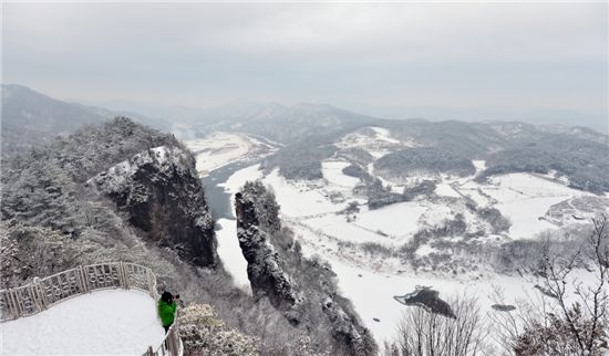 蛇行(강물이 가르쳐주네. 뱀처럼 굽이치는 지혜를)