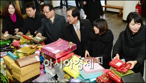 [포토]따뜻한 마음 모아 이웃사랑 나눔 시무식