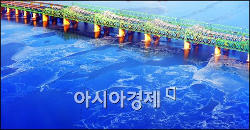 [포토]매서운 한파로 얼어붙은 한강