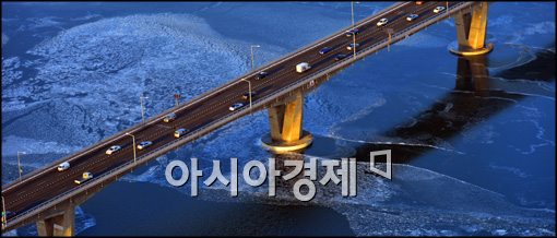 [포토]얼음보이는 한강
