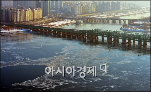 [포토]얼어붙은 한강철교 일대