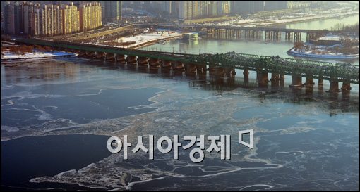[포토]결빙된 한강철교 일대