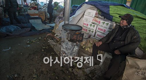 [포토]매서운 한파, 꽁꽁 언 시장