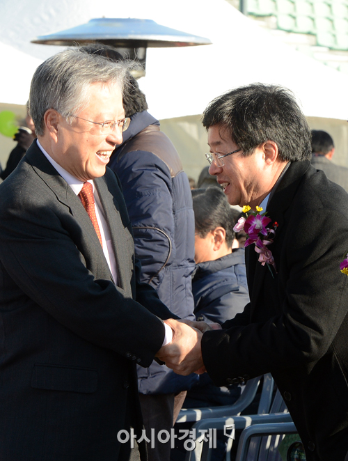 [포토] 이석채 회장-염태영 시장 '반드시 10구단을 수원에 유치합시다'