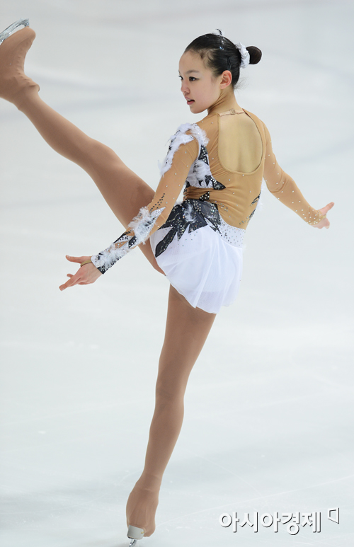 [포토] 쇼트프로그램 연기 펼치는 수리고 박연준