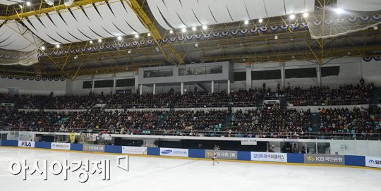 [포토] 피겨팬들로 가득 들어찬 목동 아이스링크