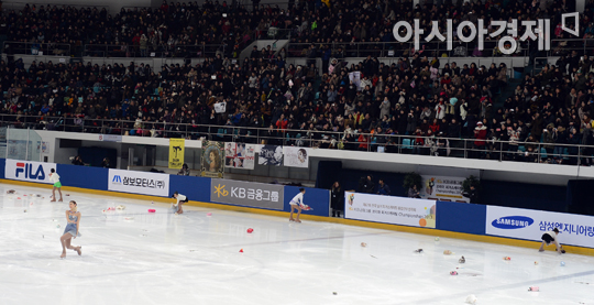 [포토] 여왕의 귀환을 환영하는 피겨팬들