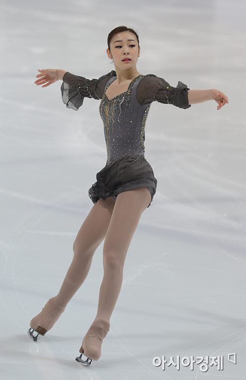 [포토] 몸 푸는 김연아