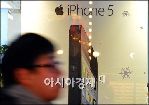 아이폰5S 출시 9월초→10월초 "디스플레이 때문에"   