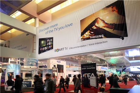삼성전자가 8일 개막되는 세계 최대 가전전시회 CES 2013의 행사장인 라스베이거스 컨벤션센터 내부에  삼성전자 스마트TV 대형 광고를 설치했다. 