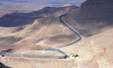 이스라엘이 시나이 반도 이집트 국경에 설치한 높이 5m,길이 240km장벽