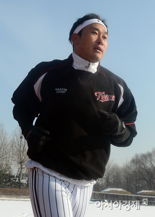 [포토] 달리는 봉중근 '가을야구를 향해'