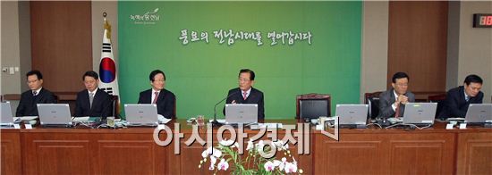 [포토]박준영 전남지사, 첫 실국장 토론회 개최