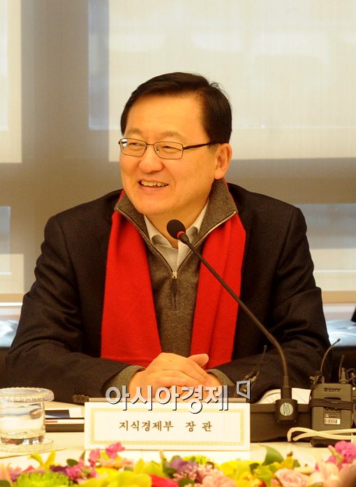 [포토]홍석우 "산업계 뿐만이 아니라 미래를 위해"