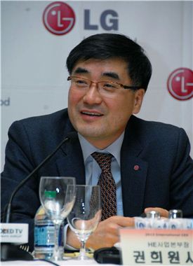 권희원 LG전자 홈엔터테인먼트(HE)사업본부장이 8일(현지시간) 미국 라스베이거스 포시즌 호텔에서 간담회를 가졌다. 
