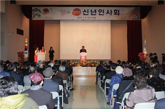 고재득 성동구청장이 신년인사회에서 현장행정 중심의 소통행정을 강화하겠다는 새 해 구정 운영 방침을 밝혔다.