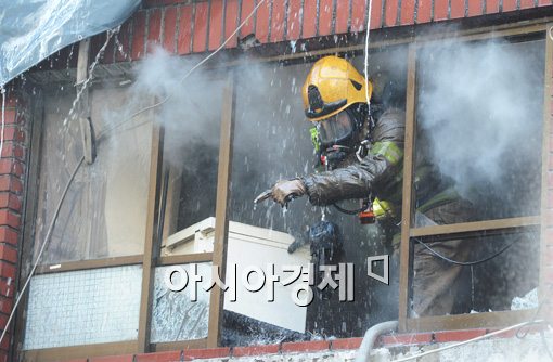 [포토]최선을 다하는 소방대원 