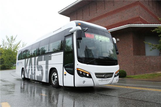 무선으로 충전하는 전기자동차…구미시 일반 도로 달린다