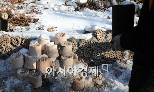 [포토]"이제 새연탄으로 따뜻한 겨울 보내세요"