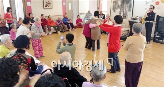 [포토]광주크래프트센터, 전남성노원 위문  ‘호응’