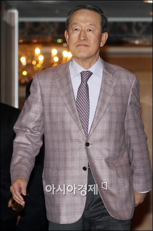 [포토]회의실로 향하는 허창수 회장