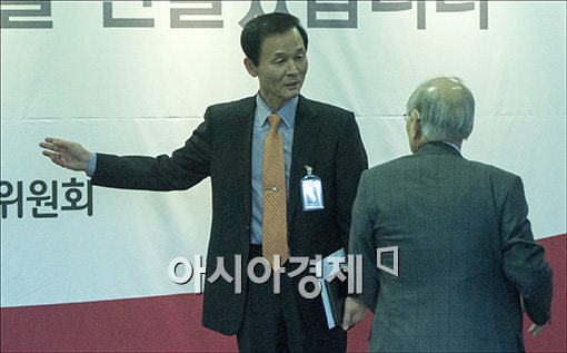 [포토]의견 나누는 김용준·김장수